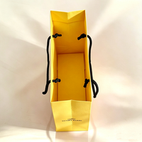 Fournisseur de sacs en papier jaunes pour cosmétiques, emballages cadeaux, mode, maquillage, parfums, design boutique de luxe, sur mesure