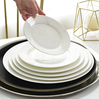 Assiettes plates en porcelaine fine de 6 à 12 pouces, blanches, en céramique, pour la restauration commerciale et l'hôtellerie (vente en gros)