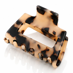 Pince à cheveux légère en acétate de cellulose pour coiffures mi-attachées avec une prise sûre, une finition lisse et un design carré moderne - Product Image 1