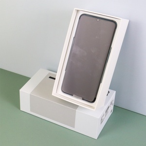 Boîtes rigides en carton écologiques personnalisées avec laminage mat, gaufrage et doublure en mousse pour l'emballage de téléphones portables et de câbles - Product Image 4