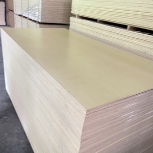 Vente flash : contreplaqué de <span class=keywords><strong>bouleau</strong></span> préfini 4x8, 18 mm, finition brillante UV, contreplaqué de <span class=keywords><strong>bouleau</strong></span> brillant imperméable pour meubles - Product Image 2