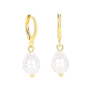 Orecchini pendenti con perle dorate, gioielli classici da donna a forma di goccia d'acqua, con perle imitate e placcati in oro - Product Image 1