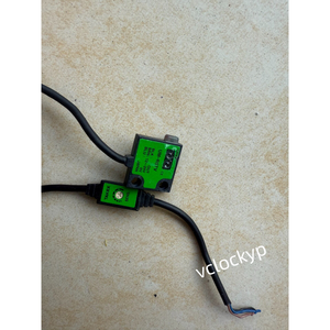 TAKEX / โฟโตอิเล็กทริคเซนเซอร์ UM-R5TV / ใช้ได้ 2 ชิ้นต่อชุด - Product Image 1