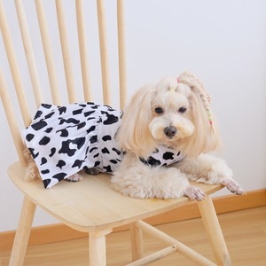 Chaleco para mascotas con estampado de vaca, vestido de poliéster blanco para las cuatro estaciones para perros y gatos - Product Image 3