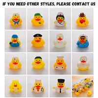 Canard en caoutchouc vinyle personnalisé avec logo, jouet de bain flottant qui couine, canard avec le doigt d'honneur, cadeau promotionnel de Noël pour enfants, vente en gros d'usine