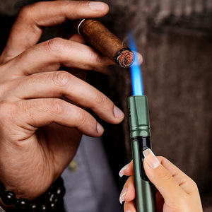 Encendedor de Cigarros Metálico Resistente al Viento, Encendedor de Encendido Directo Multifuncional para Uso en Exteriores - Product Image 4