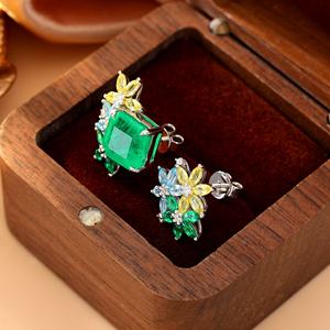 Pendientes de tuerca de hoja verde esmeralda <span class=keywords><strong>colombiana</strong></span> cultivada en laboratorio de 3 quilates para mujer - Product Image 3