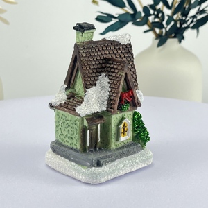 Maison de village de Noël lumineuse faite à la main de haute qualité, adorable miniature architecturale recouverte de neige, décoration de table - Product Image 5