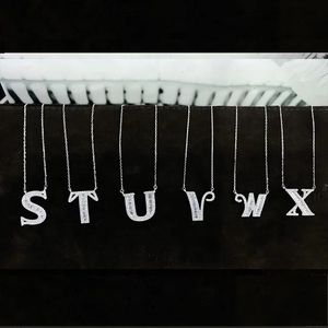 Xinfly Collier Pendentif Initial en Or Massif 18 carats avec Diamant Naturel et Émeraude, 26 Lettres, Style Religieux, Chaîne à Maillons, pour Fêtes - Product Image 5