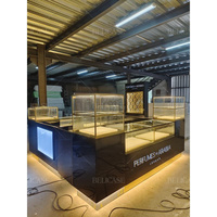 Le kiosque arabe de parfum de conception élégante tient le kiosque européen d'affichage de Mdf de style pour l'exposition de parfum et de parfum pour le centre commercial