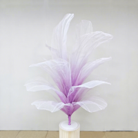 Arrangement floral de table en organza plissé moderne de qualité supérieure pour vitrine, merchandising visuel, salle de banquet de mariage