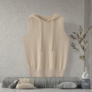 Chaleco con capucha sin mangas para mujer, beige, de mezcla de algodón y forro polar, con cordón ajustable, dobladillo acanalado, estilo casual, con logotipo personalizado, venta al por mayor - Product Image 2