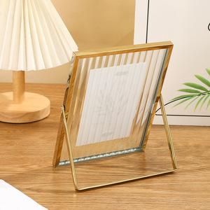 Cadres <span class=keywords><strong>photo</strong></span> modernes <span class=keywords><strong>et</strong></span> concis en métal doré, cadres <span class=keywords><strong>photo</strong></span> artistiques avec couvercle en <span class=keywords><strong>verre</strong></span> pour une utilisation décorative - Product Image 5