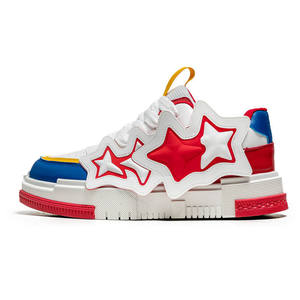 Scarpe da ginnastica casual da <span class=keywords><strong>uomo</strong></span> Adit Support in <span class=keywords><strong>pelle</strong></span> verniciata nera con lacci, personalizzabili e flessibili, per la corsa e il tempo libero. - Product Image 3