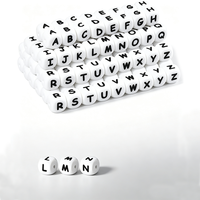 Perles en silicone colorées classiques de 12 mm, lettres de l'alphabet A-Z, perles carrées pour colliers, cordons, bracelets, porte-clés d'anniversaire