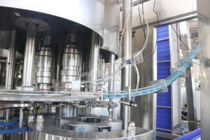 Système flexible de petites bouteilles: vannes de remplissage à changement rapide, étiquetage multilingue, capsulage à <span class=keywords><strong>correction</strong></span> <span class=keywords><strong>automatique</strong></span> - Product Image 4