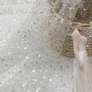 Tessuto di paillettes personalizzato 90% Nylon tessuto di Tulle ricamato tridimensionale per abito da sposa Tulle da sposa bianco