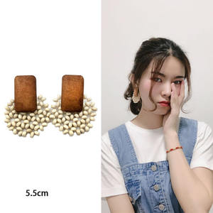 G589 مجوهرات الأزياء الكورية اليدوية الأخضر الخيزران الخشب اللؤلؤ الروطان أقراط - Product Image 6