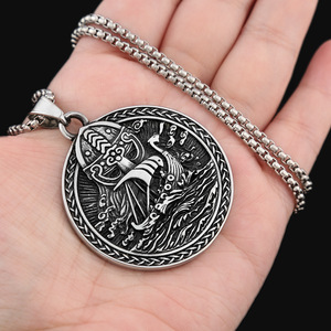 Yunnique Collar con colgante de acero inoxidable con diseño de barco vikingo, diseño redondo, joyería de moda para hombre, regalo - Product Image 4
