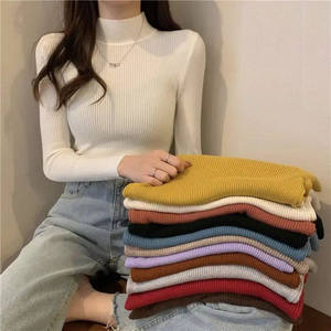 K102 Pull à col roulé tricoté de couleur unie pour femmes avec manches régulières, chaud et décontracté pour la saison printanière - Product Image 1