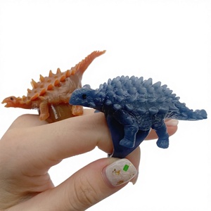 Anillo de Dinosaurio Luminoso LED de TPR - Unisex para Edades de 5+ y 14+ Años, Juguete Divertido para Fiestas, Juguete Antiestrés Decorativo - Product Image 1