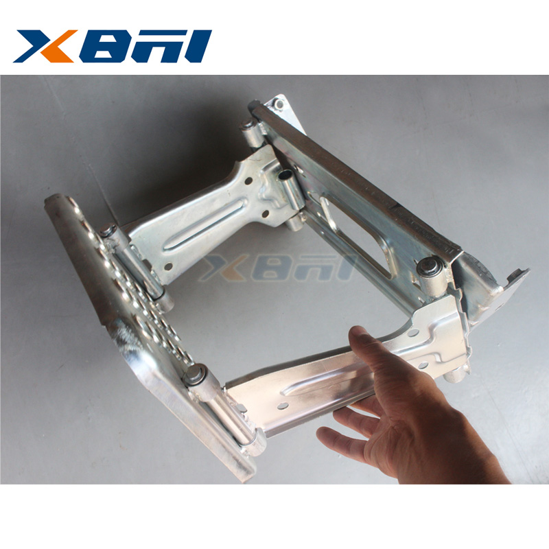 Sinotruk SITRAKC7Hスペアパーツ用右下上部車ペダル取り付け