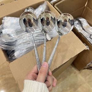 <span class=keywords><strong>Cuillère</strong></span> à soupe martelée <span class=keywords><strong>en</strong></span> acier inoxydable <span class=keywords><strong>en</strong></span> <span class=keywords><strong>métal</strong></span> brillant argent à long manche louche domestique cuillères à dîner bon marché - Product Image 4