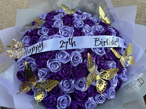 ริบบิ้นผ้าซาตินโพลีเอสเตอร์ 100% ขนาด 38 มม. ยาว 100 หลาต่อม้วน สำหรับห่อของขวัญวันเกิด วันคริสต์มาส วันแม่ วันวาเลนไทน์ งานแต่งงาน - Product Image 5