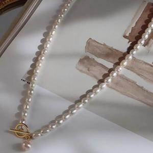 Collar con Colgante de Perlas de Agua Dulce Naturales, Estilo Francés, Hebilla OT, Clásico y Versátil, para Mujer, Wenchi, China - Product Image 4