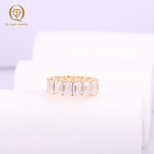Anillo de Diamante Cultivado en Laboratorio con Corte Esmeralda Certificado por IGI, Serie de Diseño de Diamantes Completos de Lujo, Color D, VVS, Oro de 18K, Joyería de Regalo Personalizada - Product Image 3