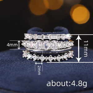 Set di Quattro Anelli Geometrici Scintillanti per Donne, Elegante Gioiello per Matrimonio e Fidanzamento - Product Image 4