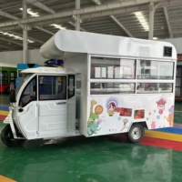 Voiture de restauration mobile avec cuisine intégrée et buffet en libre-service