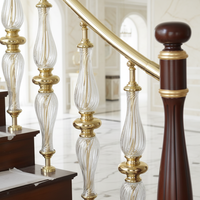 Balustrade d'escalier en verre de luxe, finition dorée, balustre décoratif en cristal et fer, balustrade d'escalier moderne pour intérieur