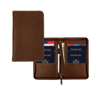 Custodia per passaporto in pelle sintetica personalizzata Organizer portatile multifunzione per carte da viaggio con cerniera porta passaporto - Product Image 2