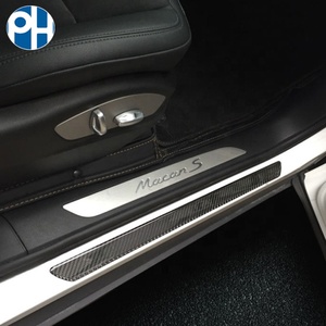 Plaque <span class=keywords><strong>de</strong></span> protection <span class=keywords><strong>de</strong></span> <span class=keywords><strong>seuil</strong></span> <span class=keywords><strong>de</strong></span> <span class=keywords><strong>porte</strong></span> en fibre <span class=keywords><strong>de</strong></span> carbone PVC noire PH Car, universelle, installation par ruban adhésif - Product Image 6