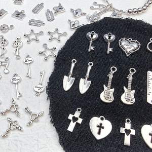 Y2k Sweet Cool Style Legierung Anhänger Cross Love Gitarren schloss Japanische DIY hand gefertigte Perlenkette Armband Material Charm - Product Image 1