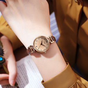 Reloj Elegante para Mujer en Oro Rosa con Correa de Cuero Marrón, Hebilla de Cristal, Esfera con Diseño de Rayos de Sol, Reloj de Pulsera de Cuarzo - Product Image 5