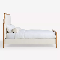 Lit en bois rembourré en tissu blanc crème de style campagnard français, cadre de lit moderne avec tête de lit incurvée et festonnée à la française