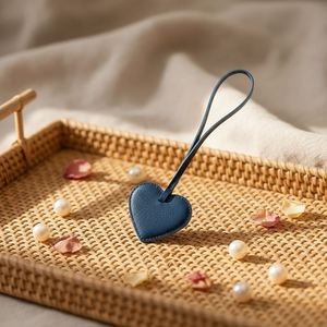 Porte-clés en cuir en forme de cœur Pu pour femme, pendentif cœur - Product Image 5