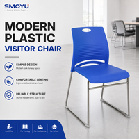 Chaise empilable en plastique PP avec dossier rembourré, pieds en acier, pour conférence, formation, bureau, salle de réunion, vente en gros OEM en vrac