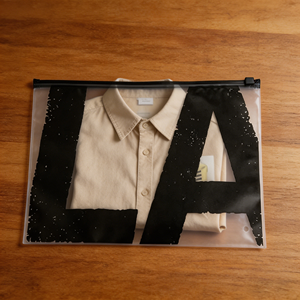 Sacs en plastique transparents givrés avec fermeture éclair, imprimés avec un logo personnalisé, recyclables, pour vêtements, t-shirts, <span class=keywords><strong>sous</strong></span>-vêtements, vêtements, sacs à fermeture éclair CPE - Product Image 5