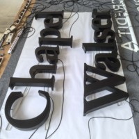 Letras Iluminadas con Halo, Recubiertas de Acero Inoxidable Negro Mate, Pintadas con Spray de 75 mm de Grosor, Alta Calificación, Letrero Personalizado, Directo de Fábrica