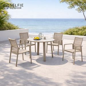 Ensemble de salle à manger moderne pour hôtel, terrasse, jardin, cour ou restaurant, avec table et 4 chaises. - Product Image 1