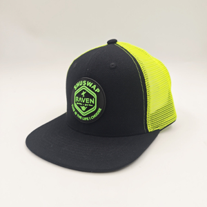 Gorra Snapback Ajustable de 6 Paneles con Visera Plana, Estilo Moderno Unisex en Blanco y Negro con Logotipo Personalizado y Parche de Goma - Product Image 6