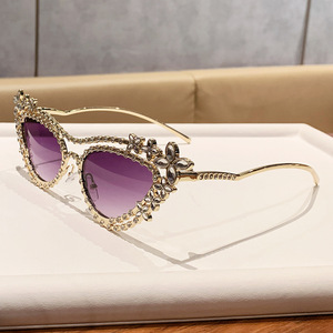 Lunettes de soleil œil de chat pour femmes, monture complète, protection UV400, mode, décorées de cristaux, pour adultes - Product Image 1