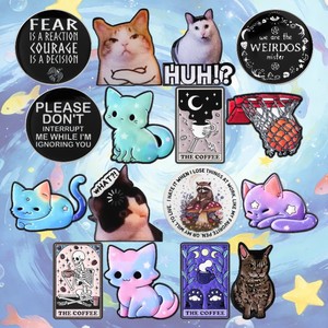 50 Model Pin Enamel 2026 Terlaris Hewan Kucing Hitam Musik Kopi Logo Bulat Anime Lencana Kerah Tersedia di Gudang Grosir - Product Image 3