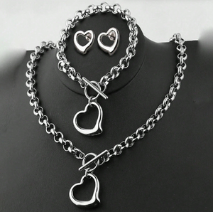 Demandez le catalogue : Ensemble de bijoux fantaisie pour femme en acier inoxydable argenté, motif cœur ajouré, collier, bracelet et boucles d'oreilles TT - Product Image 1