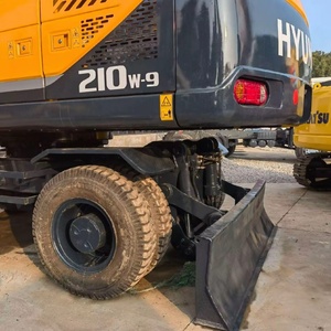 Presque neuf, projet de construction de haute qualité : Excavatrice sur pneus Hyundai 210W d'occasion de 21 tonnes. - Product Image 3