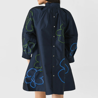 Robe chemise courte tissée à col rabattu et broderie florale, coupe décontractée tendance, personnalisée en usine