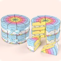 Boîte cadeau créative en forme de gâteau triangulaire pour fête d'anniversaire, disponible en stock, adorable présentoir à bonbons, boîte à bonbons